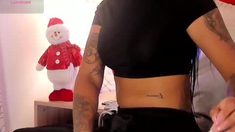 Ari Robert online show from November 2025 04:01:02 AM