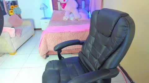 arisha_katy1 online show from October 2025 10:39:01 PM