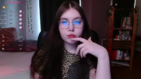 Snapshot of arizonaa_muse chatting on June 2026 09:04:01 AM Astrid online show from June 2026 09:04:01 AM
