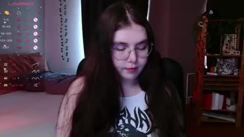 Snapshot of arizonaa_muse chatting on June 2026 07:42:02 AM Astrid online show from June 2026 07:42:02 AM