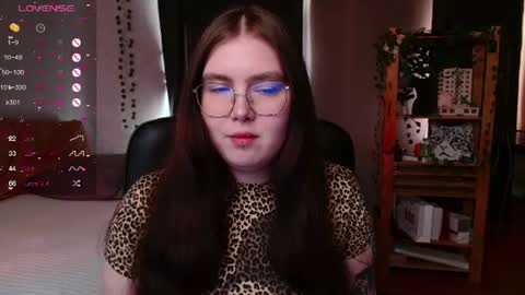 Snapshot of arizonaa_muse chatting on June 2026 11:25:02 AM Astrid online show from June 2026 11:25:02 AM
