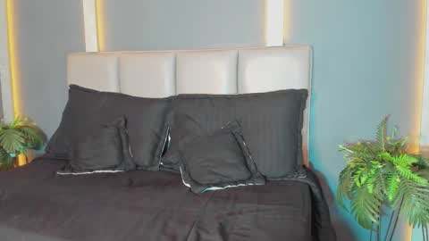 Arohom Lester online show from November 2025 11:03:02 AM