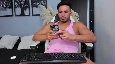 Snapshot of aron_bulgarelli_ chatting on February 2025 02:02:02 PM Aron online show from February 2025 02:02:02 PM