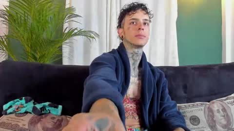 Snapshot of aron_ford chatting on May 2026 11:43:02 PM Aron ford online show from May 2026 11:43:02 PM