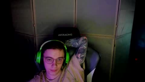 Snapshot of aron_neall chatting on February 2025 12:13:01 AM biggest penis online show from February 2025 12:13:01 AM