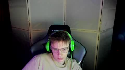 Snapshot of aron_neall chatting on February 2025 05:33:01 PM biggest penis online show from February 2025 05:33:01 PM