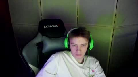 Snapshot of aron_neall chatting on February 2025 04:14:02 AM biggest penis online show from February 2025 04:14:02 AM