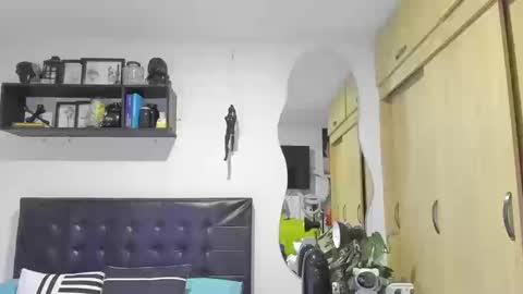 ARON  Independent model  online show from September 2025 01:29:02 AM