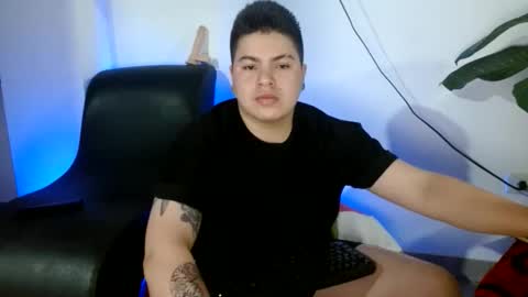 aroon_1923 online show from April 2026 02:33:01 AM