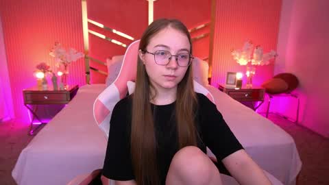Snapshot of arrinawair chatting on April 2026 06:40:01 AM arrinawair online show from April 2026 06:40:01 AM