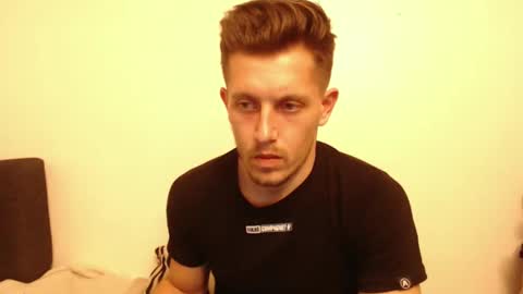 arromwilliam90 online show from December 2024 08:16:01 PM