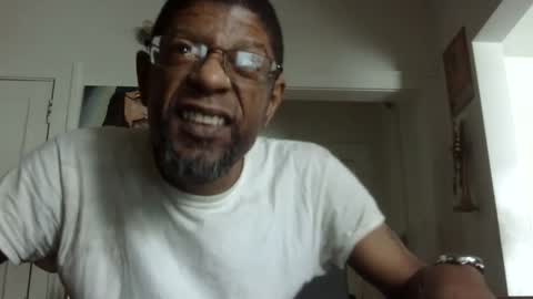 Snapshot of arteblazze chatting on February 2025 01:31:02 PM Arteblazze not daddy boy bitch or nigga online show from February 2025 01:31:02 PM