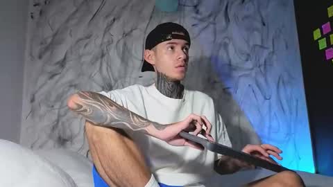   online show from November 2025 05:44:01 AM