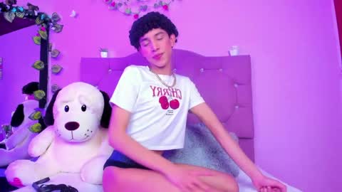 Snapshot of artemis_jones chatting on April 2026 08:04:01 PM Artemis online show from April 2026 08:04:01 PM