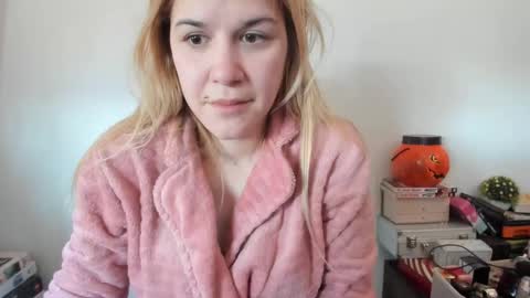 Snapshot of artsyandcraftsy_ chatting on February 2025 10:41:01 AM MIA online show from February 2025 10:41:01 AM