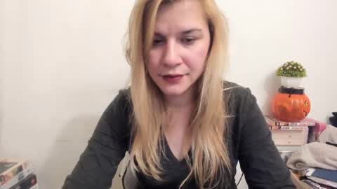 Snapshot of artsyandcraftsy_ chatting on February 2025 08:09:02 PM MIA online show from February 2025 08:09:02 PM