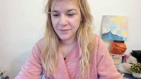 Snapshot of artsyandcraftsy_ chatting on February 2025 08:28:02 AM MIA online show from February 2025 08:28:02 AM