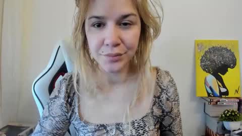Snapshot of artsyandcraftsy_ chatting on March 2025 08:44:01 AM MIA online show from March 2025 08:44:01 AM