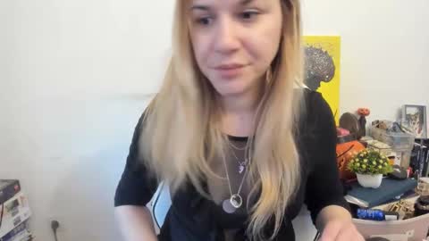 Snapshot of artsyandcraftsy_ chatting on March 2025 10:59:02 AM MIA online show from March 2025 10:59:02 AM