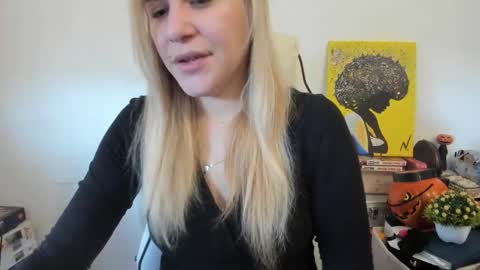 Snapshot of artsyandcraftsy_ chatting on March 2025 01:23:02 PM MIA online show from March 2025 01:23:02 PM