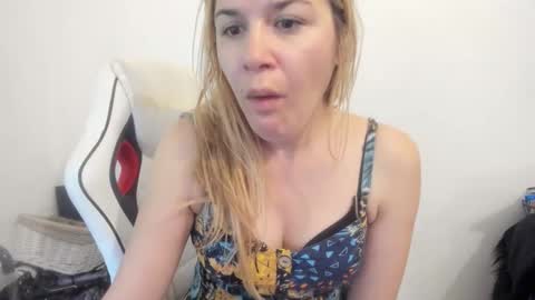 Snapshot of artsyandcraftsy_ chatting on September 2025 08:50:02 AM MIA online show from September 2025 08:50:02 AM
