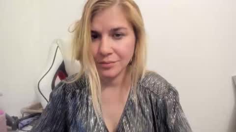 Snapshot of artsyandcraftsy_ chatting on October 2025 08:42:02 PM MIA online show from October 2025 08:42:02 PM