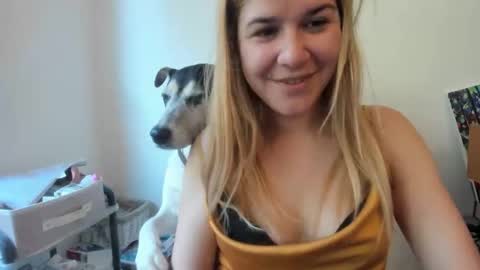 Snapshot of artsyandcraftsy_ chatting on October 2025 09:10:01 AM MIA online show from October 2025 09:10:01 AM