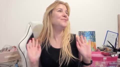 MIA online show from October 2025 09:17:02 PM