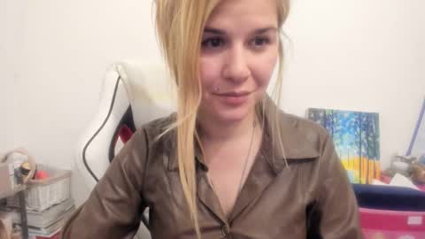 MIA online show from November 2025 12:27:01 AM