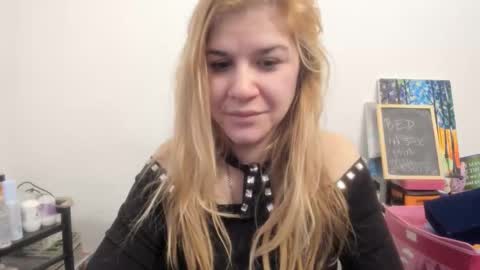 Snapshot of artsyandcraftsy_ chatting on January 2026 07:23:01 AM MIA online show from January 2026 07:23:01 AM