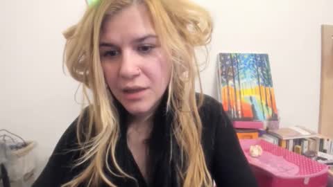 Snapshot of artsyandcraftsy_ chatting on January 2026 09:02:02 PM MIA online show from January 2026 09:02:02 PM