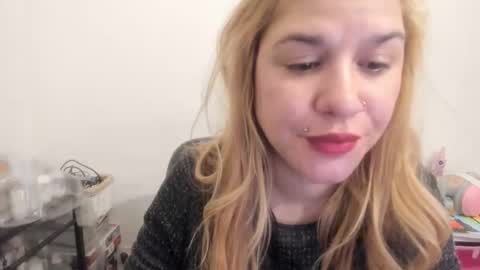 Snapshot of artsyandcraftsy_ chatting on February 2026 06:06:02 PM MIA online show from February 2026 06:06:02 PM