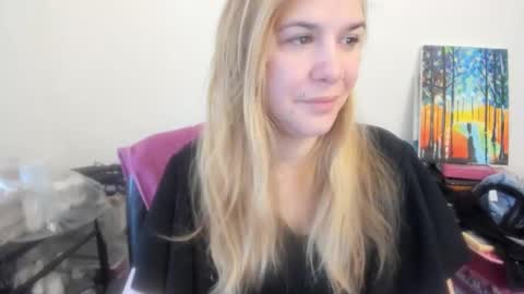 Snapshot of artsyandcraftsy_ chatting on February 2026 09:25:02 AM MIA online show from February 2026 09:25:02 AM