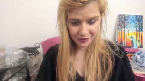 Snapshot of artsyandcraftsy_ chatting on February 2026 10:25:01 PM MIA online show from February 2026 10:25:01 PM