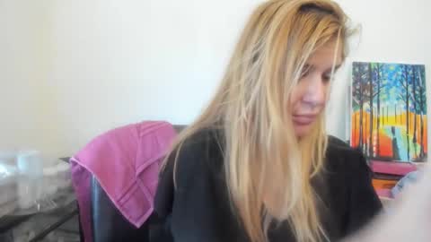 Snapshot of artsyandcraftsy_ chatting on February 2026 11:13:01 AM MIA online show from February 2026 11:13:01 AM