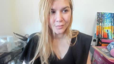 Snapshot of artsyandcraftsy_ chatting on February 2026 11:25:02 AM MIA online show from February 2026 11:25:02 AM