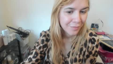 Snapshot of artsyandcraftsy_ chatting on February 2026 10:21:02 AM MIA online show from February 2026 10:21:02 AM