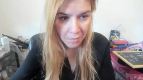 Snapshot of artsyandcraftsy_ chatting on February 2026 10:23:02 AM MIA online show from February 2026 10:23:02 AM