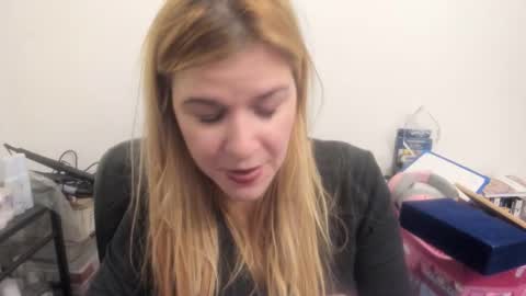 Snapshot of artsyandcraftsy_ chatting on February 2026 11:45:02 PM MIA online show from February 2026 11:45:02 PM