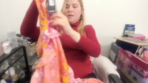 Snapshot of artsyandcraftsy_ chatting on February 2026 10:39:01 PM MIA online show from February 2026 10:39:01 PM