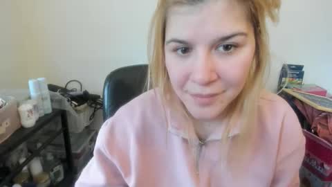 Snapshot of artsyandcraftsy_ chatting on February 2026 11:50:01 AM MIA online show from February 2026 11:50:01 AM