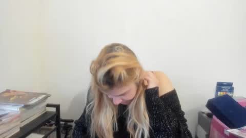 Snapshot of artsyandcraftsy_ chatting on February 2026 09:54:01 AM MIA online show from February 2026 09:54:01 AM