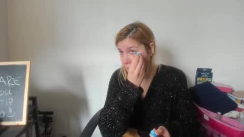 Snapshot of artsyandcraftsy_ chatting on February 2026 11:33:01 AM MIA online show from February 2026 11:33:01 AM