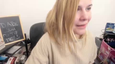 Snapshot of artsyandcraftsy_ chatting on February 2026 07:33:02 PM MIA online show from February 2026 07:33:02 PM