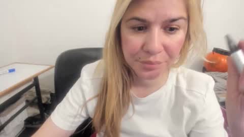Snapshot of artsyandcraftsy_ chatting on May 2026 10:57:02 AM MIA online show from May 2026 10:57:02 AM