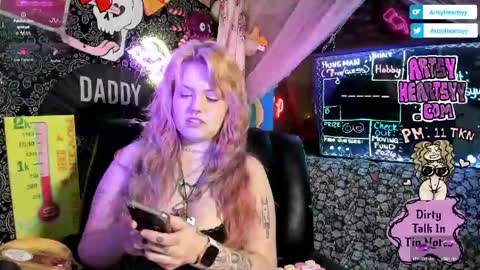 ArtsyHeartsyy online show from April 2026 01:34:01 AM