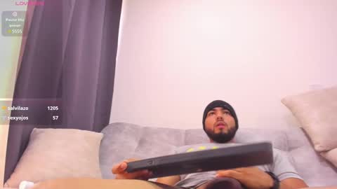 arturguy01 online show from January 2025 02:19:02 PM