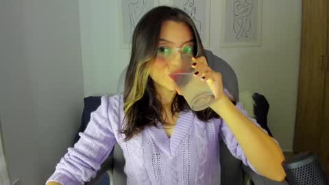 Snapshot of ary_cam230 chatting on December 2024 09:54:02 PM Zahaara online show from December 2024 09:54:02 PM