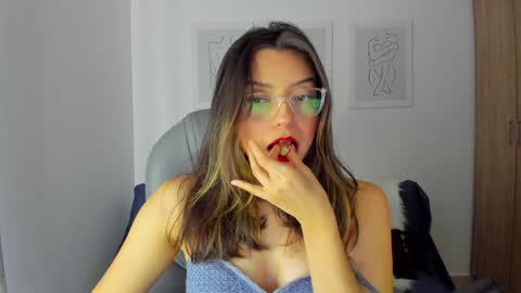 Snapshot of ary_cam230 chatting on December 2024 09:43:01 PM Zahaara online show from December 2024 09:43:01 PM