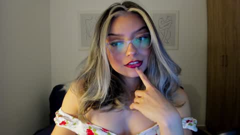 Snapshot of ary_cam230 chatting on January 2025 12:49:01 AM Zahaara online show from January 2025 12:49:01 AM